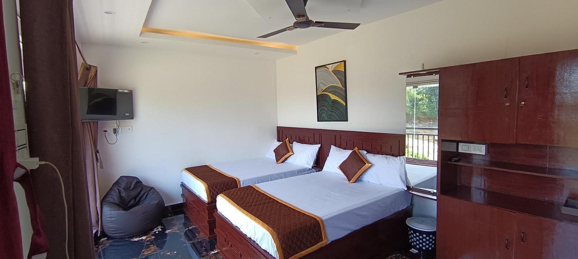 Glasshouse Retreat By The Jungle Stay Groups Vālpārai Extérieur photo